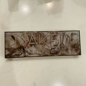 Urban decay Smokey eyeshadow palette